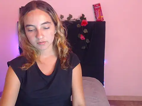 Snapshot of mandyy_petite chatting on 10.11.25 mandyy petite online show from 10.11.25