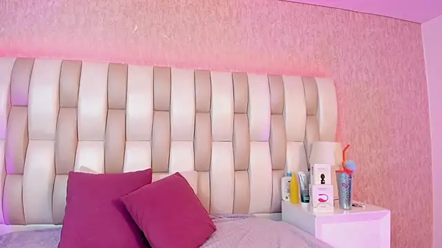 Snapshot of Ari_lynn_ chatting on 02.13.26 Ari lynn online show from 02.13.26