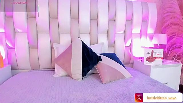 Snapshot of Ari_lynn_ chatting on 03.03.26 Ari lynn online show from 03.03.26