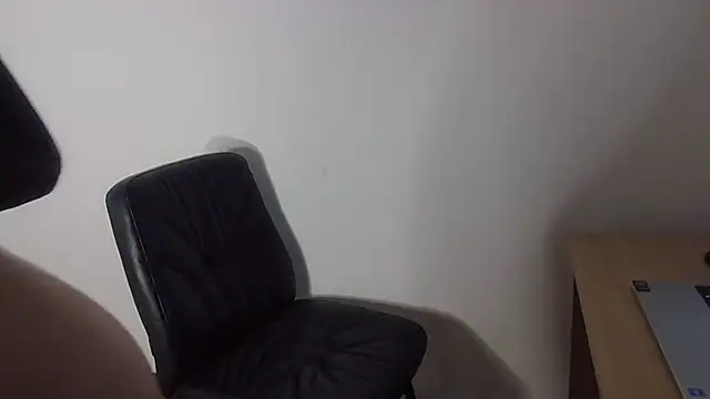 Snapshot of Miss-85 chatting on 11.11.25 Miss-85 online show from 11.11.25