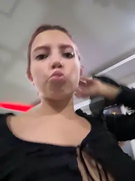 Snapshot of l0lita_sweet chatting on 11.02.25 l0lita sweet online show from 11.02.25