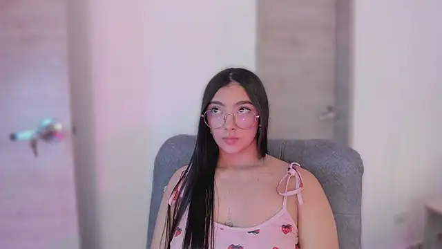 Snapshot of MirandaJohnson_ chatting on 10.21.25 MirandaJohnson online show from 10.21.25