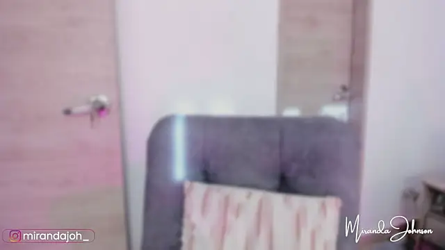 Snapshot of MirandaJohnson_ chatting on 11.10.25 MirandaJohnson online show from 11.10.25