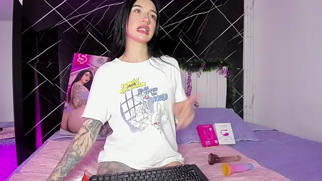 Snapshot of Candy_leilaa3 chatting on 12.14.25 Candy leilaa3 online show from 12.14.25