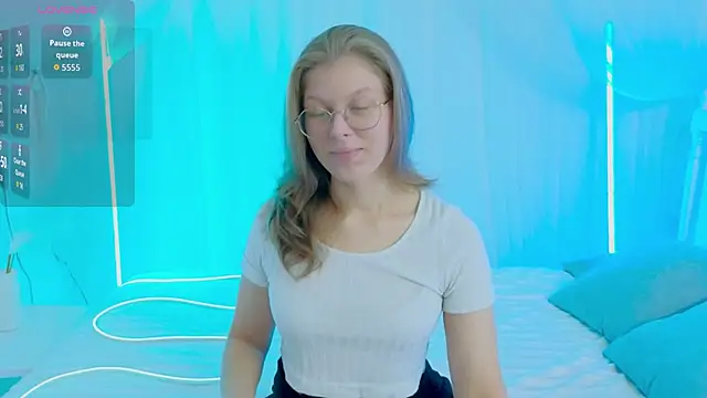 Angelie  Eyes online show from 10.18.25