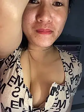 Snapshot of TranOanh999 chatting on 10.16.25 TranOanh999 online show from 10.16.25