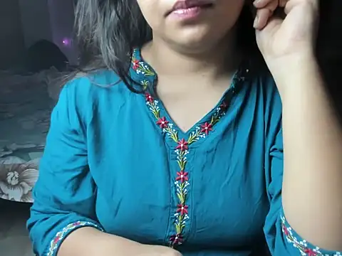 Snapshot of Divya68 chatting on 10.15.25 Divya68 online show from 10.15.25