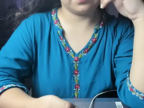 Snapshot of Divya68 chatting on 10.17.25 Divya68 online show from 10.17.25