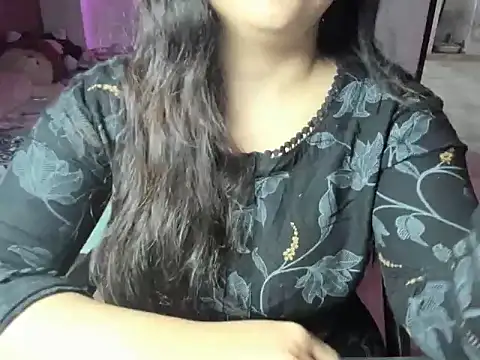 Snapshot of Divya68 chatting on 11.18.25 Divya68 online show from 11.18.25