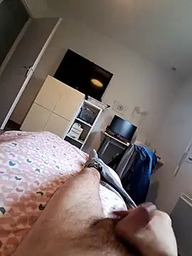 Snapshot of nico33000a chatting on 12.15.25 nico33000a online show from 12.15.25