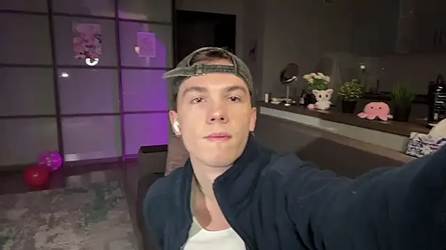 Snapshot of Jeremy1Scott chatting on 11.25.25 Jeremy1Scott online show from 11.25.25