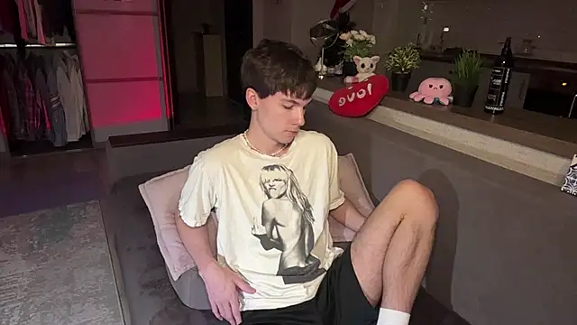 Snapshot of Jeremy1Scott chatting on 12.03.25 Jeremy1Scott online show from 12.03.25