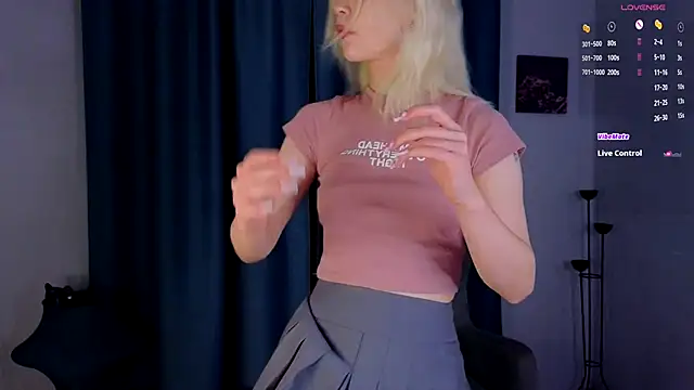 Snapshot of lovedrope chatting on 11.20.25 lovedrope online show from 11.20.25