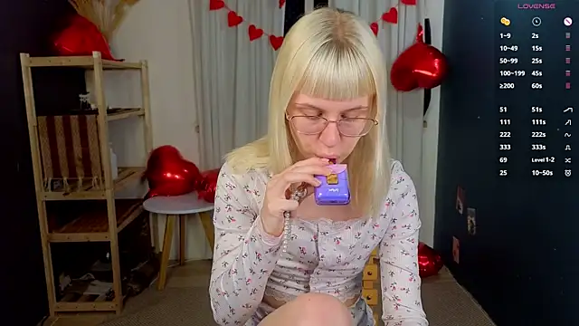 Snapshot of lovedrope chatting on 02.15.26 lovedrope online show from 02.15.26