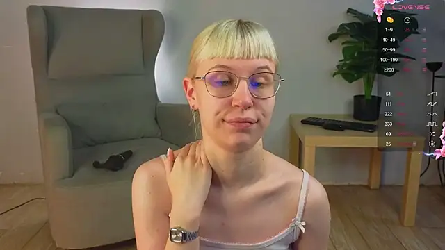 Snapshot of lovedrope chatting on 02.21.26 lovedrope online show from 02.21.26