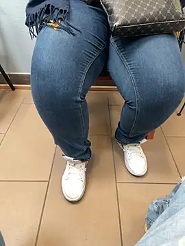 Snapshot of kevetvivi chatting on 11.29.25 kevetvivi online show from 11.29.25