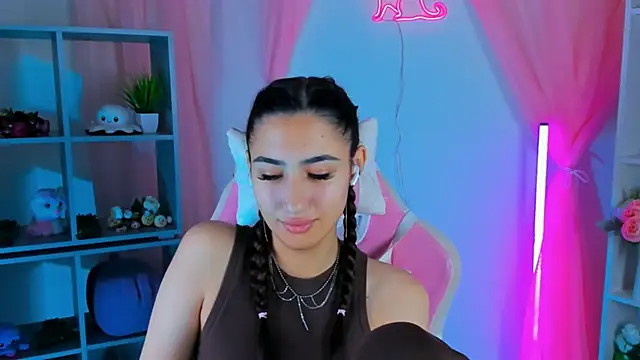 Snapshot of RebeckaThornton chatting on 11.14.25 RebeckaThornton online show from 11.14.25