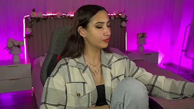 Snapshot of RebeckaThornton chatting on 11.15.25 RebeckaThornton online show from 11.15.25