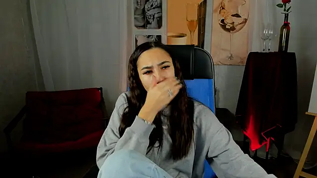 Snapshot of RebeckaThornton chatting on 11.21.25 RebeckaThornton online show from 11.21.25