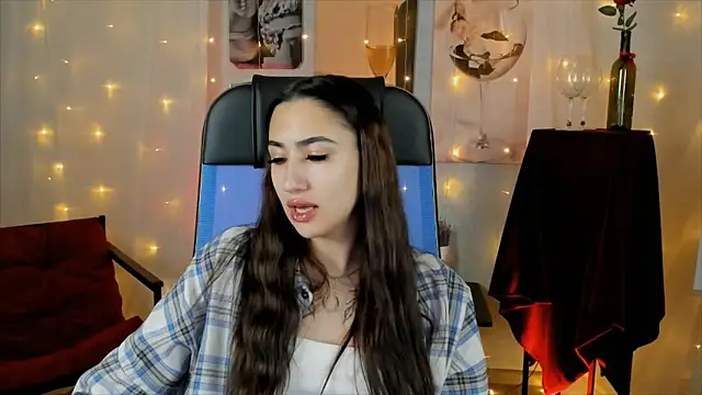 Snapshot of RebeckaThornton chatting on 12.02.25 RebeckaThornton online show from 12.02.25