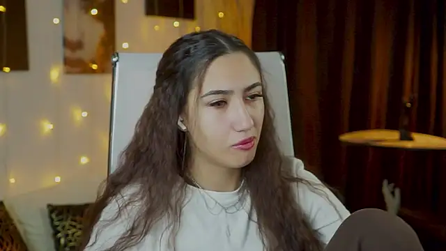 Snapshot of RebeckaThornton chatting on 12.04.25 RebeckaThornton online show from 12.04.25