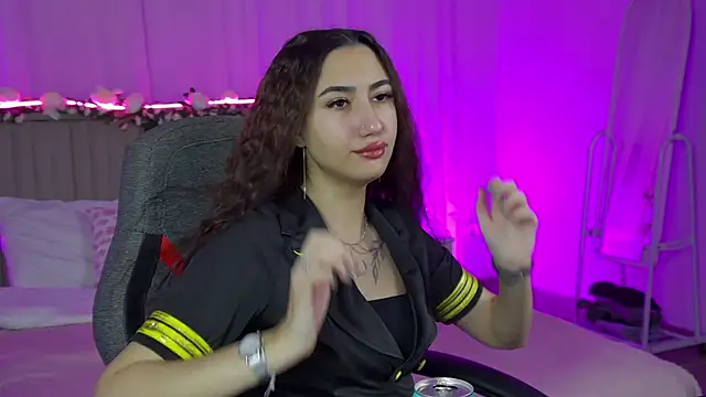 Snapshot of RebeckaThornton chatting on 12.15.25 RebeckaThornton online show from 12.15.25