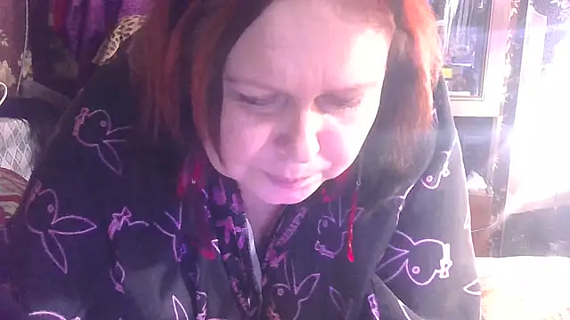 Snapshot of CharleeKendall chatting on 10.12.25 CharleeKendall online show from 10.12.25