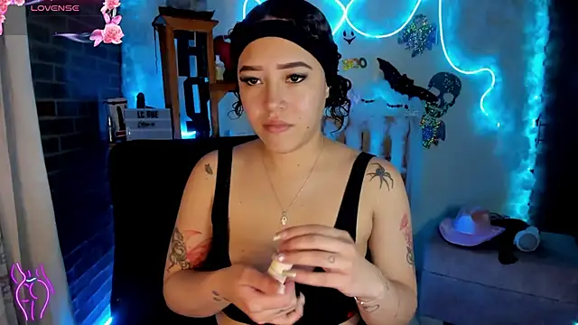 Snapshot of Lizz_martins chatting on 10.16.25 Lizz martins online show from 10.16.25