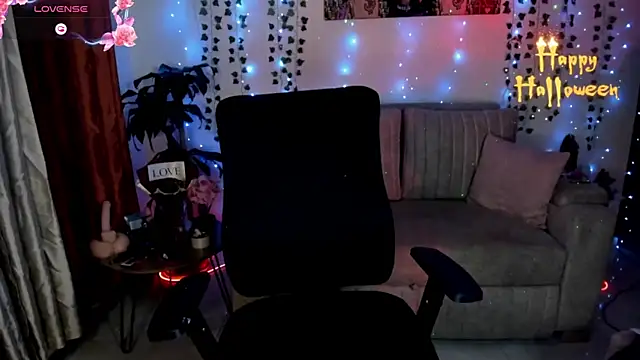 Snapshot of Lizz_martins chatting on 10.31.25 Lizz martins online show from 10.31.25