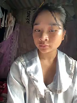 Linh-xxx online show from 10.13.25