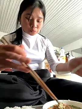 Linh-xxx online show from 11.02.25