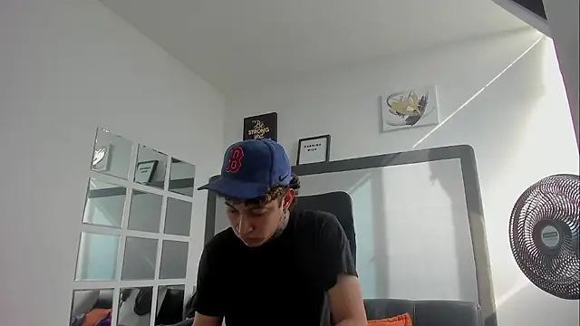 Snapshot of Sky_Wild chatting on 10.27.25 Sky Wild online show from 10.27.25