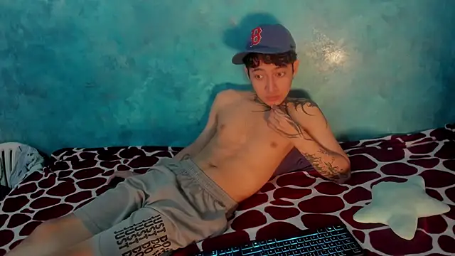 Snapshot of Sky_Wild chatting on 12.17.25 Sky Wild online show from 12.17.25