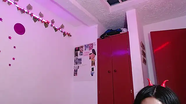 Isis Robert online show from 11.01.25