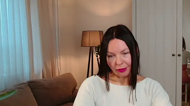 Snapshot of LittleNicolee chatting on 12.15.25 LittleNicolee online show from 12.15.25