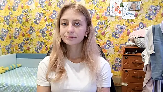 Snapshot of AmeliLia chatting on 10.24.25 AmeliLia online show from 10.24.25