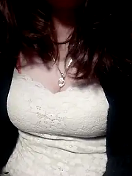 Snapshot of YiyinLy chatting on 02.11.26 YiyinLy online show from 02.11.26