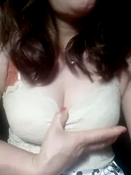 Snapshot of YiyinLy chatting on 02.22.26 YiyinLy online show from 02.22.26