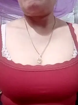 Snapshot of YiyinLy chatting on 02.25.26 YiyinLy online show from 02.25.26