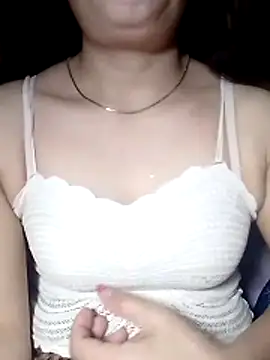 YiyinLy online show from 04.19.26