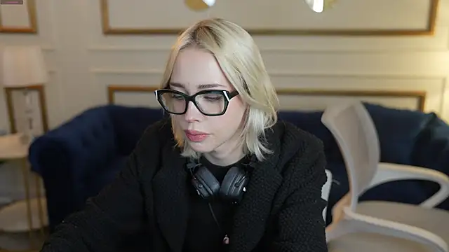 Snapshot of Jessica_start chatting on 11.21.25 Jessica start online show from 11.21.25