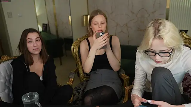 Snapshot of Jessica_start chatting on 11.25.25 Jessica start online show from 11.25.25