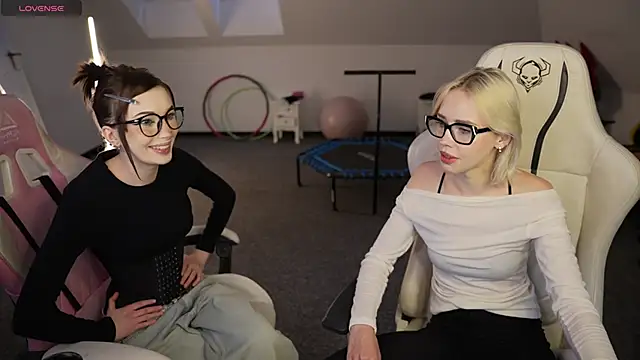 Snapshot of Jessica_start chatting on 11.27.25 Jessica start online show from 11.27.25