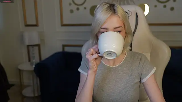 Snapshot of Jessica_start chatting on 11.28.25 Jessica start online show from 11.28.25