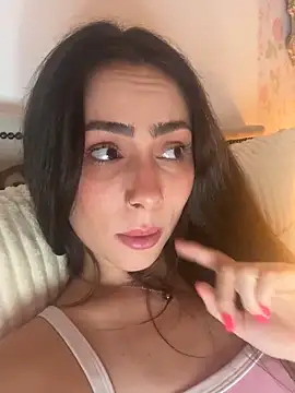 Baby Mia pires online show from 11.22.25