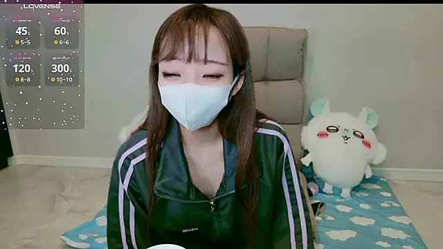 Snapshot of MIZUHO_05 chatting on 11.26.25 MIZUHO 05 online show from 11.26.25