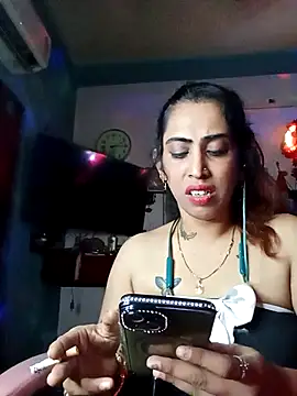 Snapshot of Darling_Annie chatting on 10.26.25 Darling Annie online show from 10.26.25