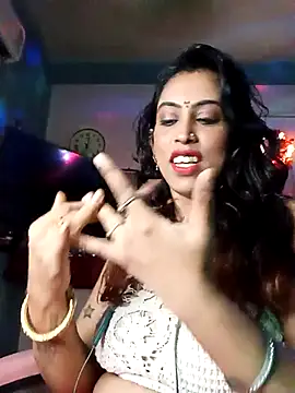 Snapshot of Darling_Annie chatting on 10.28.25 Darling Annie online show from 10.28.25