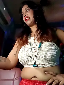 Snapshot of Darling_Annie chatting on 10.29.25 Darling Annie online show from 10.29.25