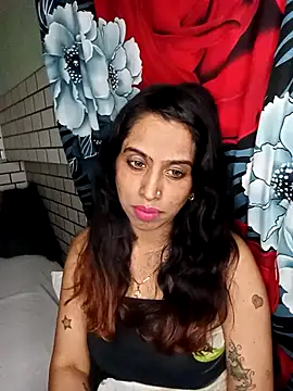 Snapshot of Darling_Annie chatting on 11.04.25 Darling Annie online show from 11.04.25